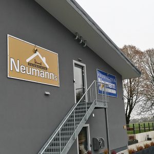 Firmenschilder für Fassade